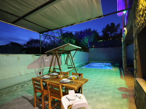  gece  -  Kasım
  | Kalkan Ordu'da Romantik Tatil: Jakuzili ve Özel Havuzlu Villa